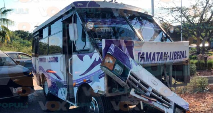 Mujer provoca choque en Victoria