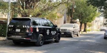 Mujer resulta lesionada tras ser arrastrada varios metros por su pareja en Monterrey, Nuevo León