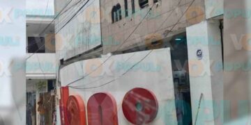 Norte tumba letrero en Madero