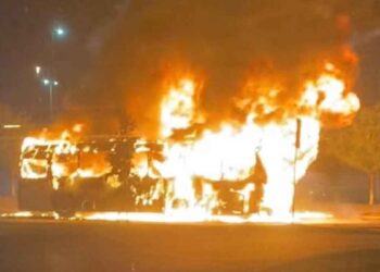 Noticias Nuevo León hoy: Camión se quema en Escobedo