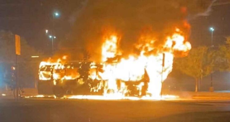 Noticias Nuevo León hoy: Camión se quema en Escobedo