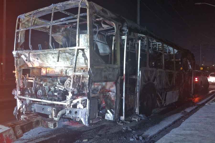 Noticias Nuevo León hoy: Camión se quema en Escobedo