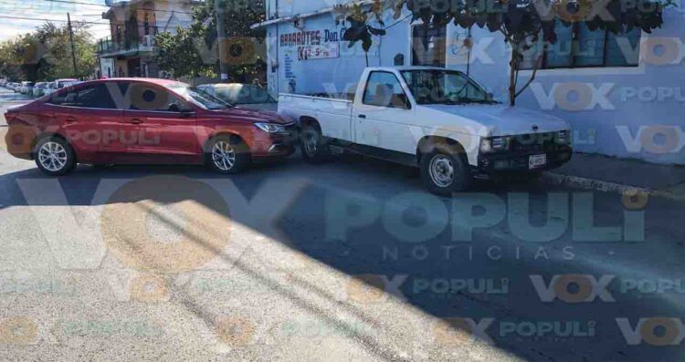 Olvida el alto y provoca fuerte carambola en Ciudad Victoria, Tamaulipas