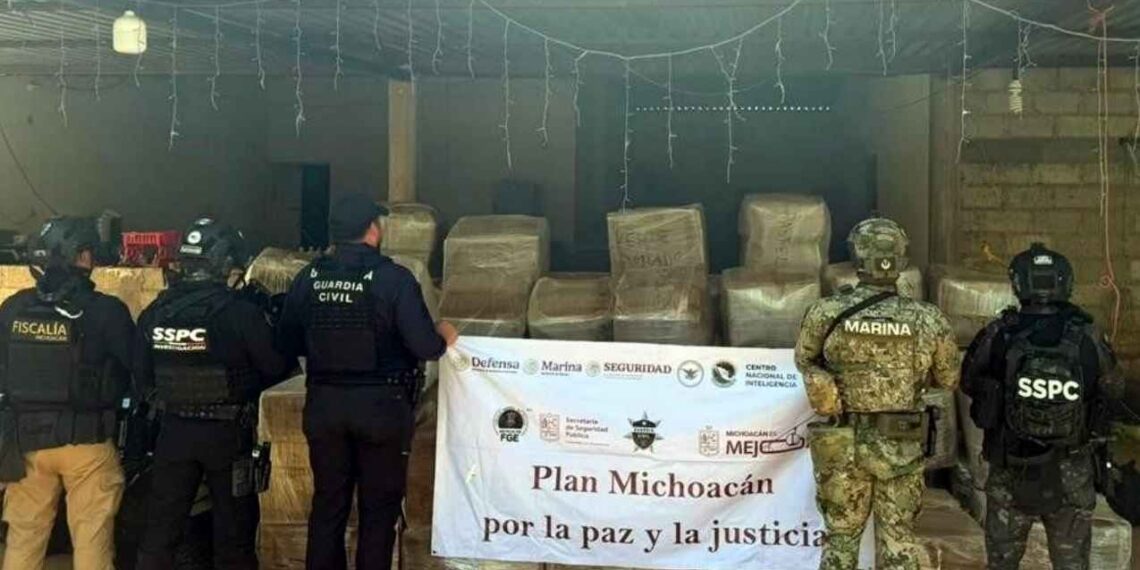 Operativo en Huetamo, Michoacán, termina con ocho detenidos y aseguramiento de droga