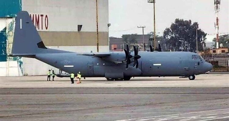 Oposición acusa opacidad del Gobierno tras ingreso de avión militar de EU a México