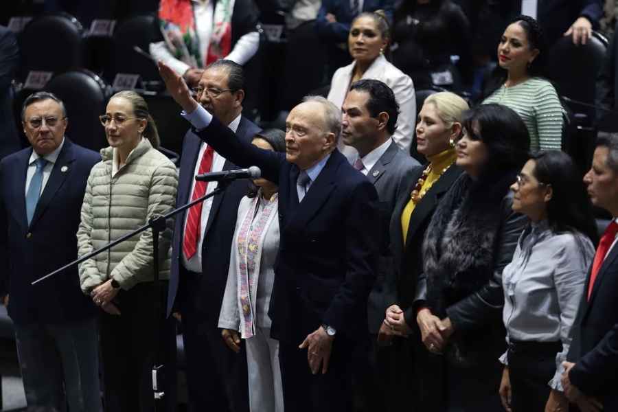 Pese a críticas, Gertz Manero toma protesta y asume la embajada de México en Reino Unido