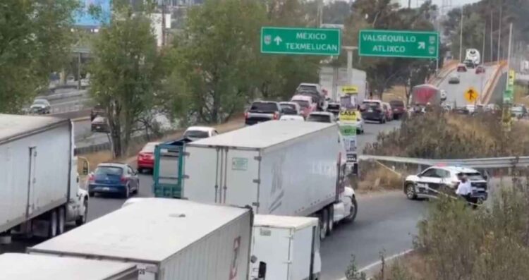 Policías frustran robo de camiones tras agresión en la carretera México-Puebla