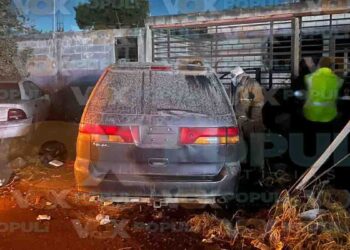 Prenden fuego a camioneta abandonada en Ciudad Victoria, Tamaulipas