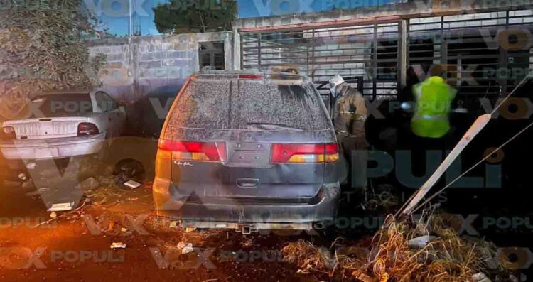 Prenden fuego a camioneta abandonada en Ciudad Victoria, Tamaulipas