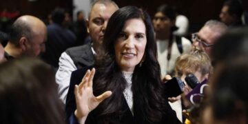 Kenia López Congreso