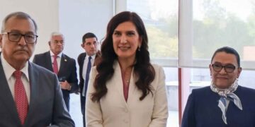 Kenia López colaboración institucional