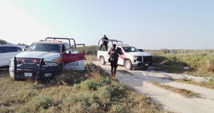 Rescatan a dos jóvenes en La Pesca
