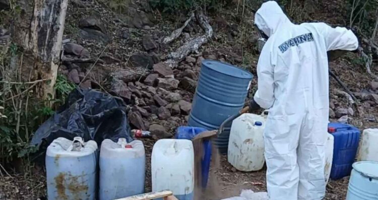 Secretaría de Marina desmantela laboratorio y bodega de metanfetaminas en Sinaloa