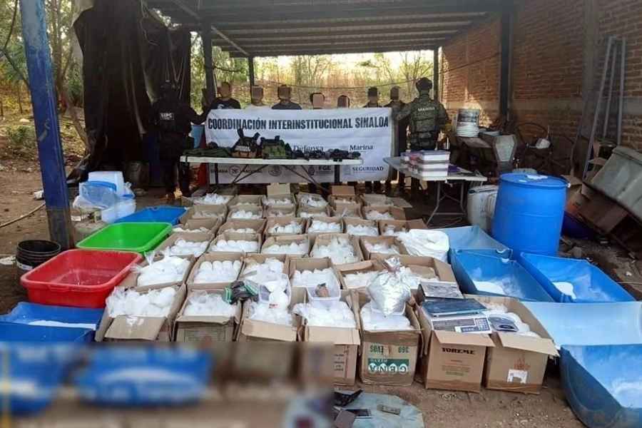 Autoridades desmantelan laboratorio en Sinaloa tras operativos de Marina; siete detenidos, droga asegurados y químicos