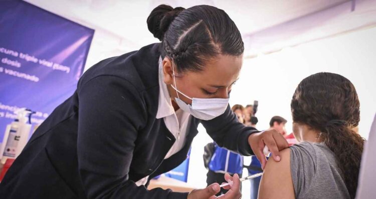 Secretaría de Salud reporta baja en casos de sarampión, pero mantiene alerta sanitaria