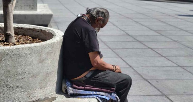 Senado abandono adulto mayor