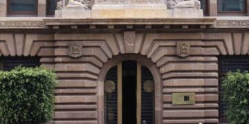 Senadores del PVEM plantean reforma para fortalecer atribuciones de Banxico en materia de regulación de comisiones