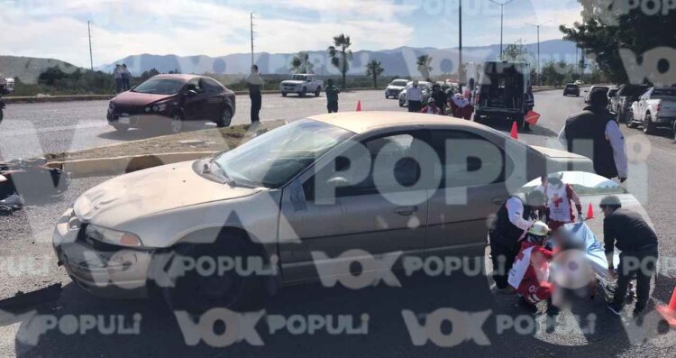 Toma retorno sin precaución, cierra el paso a estudiante, lo derriba y lesiona en Ciudad Victoria, Tamaulipas