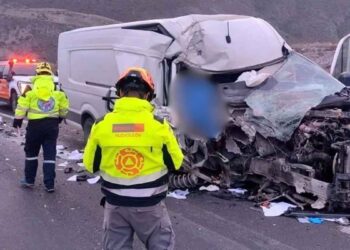 Tráiler y camioneta protagonizan choque fatal en Autopista a Saltillo en Santa Catarina, NL; hay un muerto