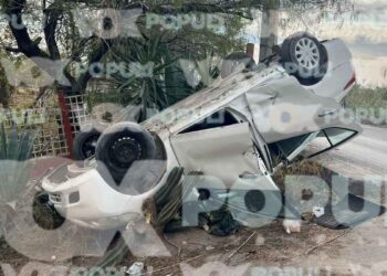 Vehículo pierde el control y termina volcado en Reynosa, Tamaulipas