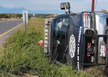 Volcadura de camioneta en Montemorelos