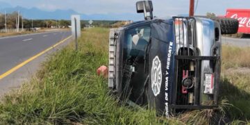 Volcadura de camioneta en Montemorelos