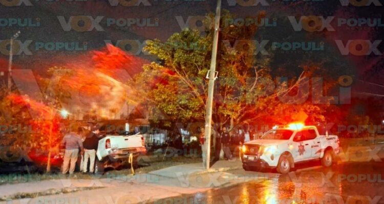 camioneta cae en dren Altamira