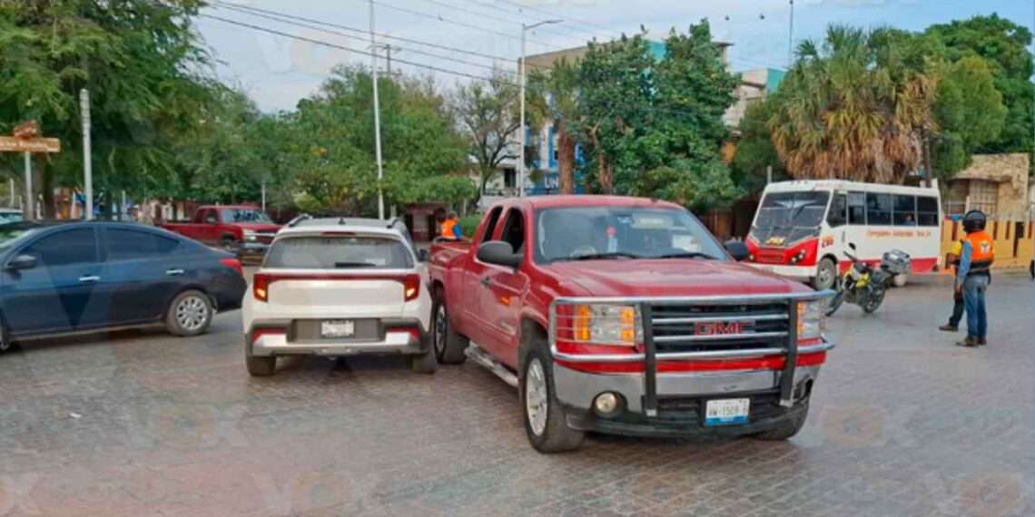 choque en cruce del centro en Victoria