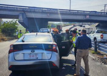 _choque entre dos autos en Monterrey