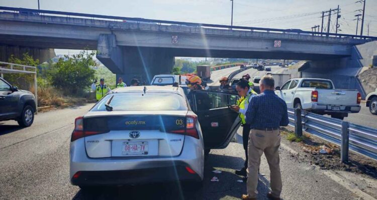 _choque entre dos autos en Monterrey