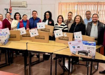 equipo centro de maestros en madero