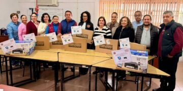 equipo centro de maestros en madero