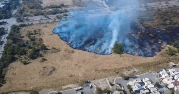 _incendio en terreno baldío en Monterrey
