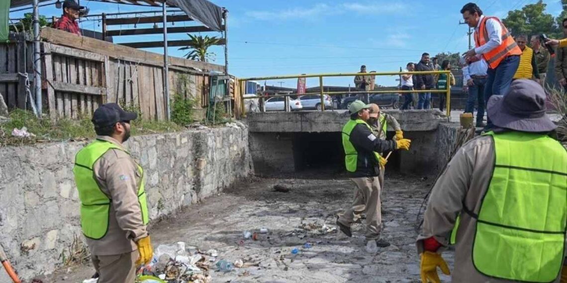 Limpieza de espacios públicos en Victoria ante las lluvias