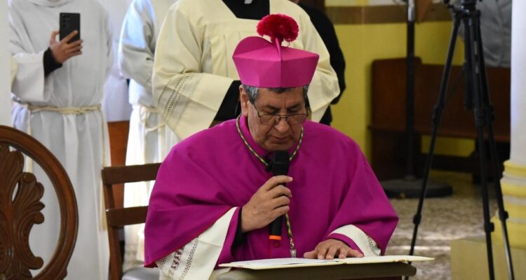 profesión de fe monseñor nuevo laredo