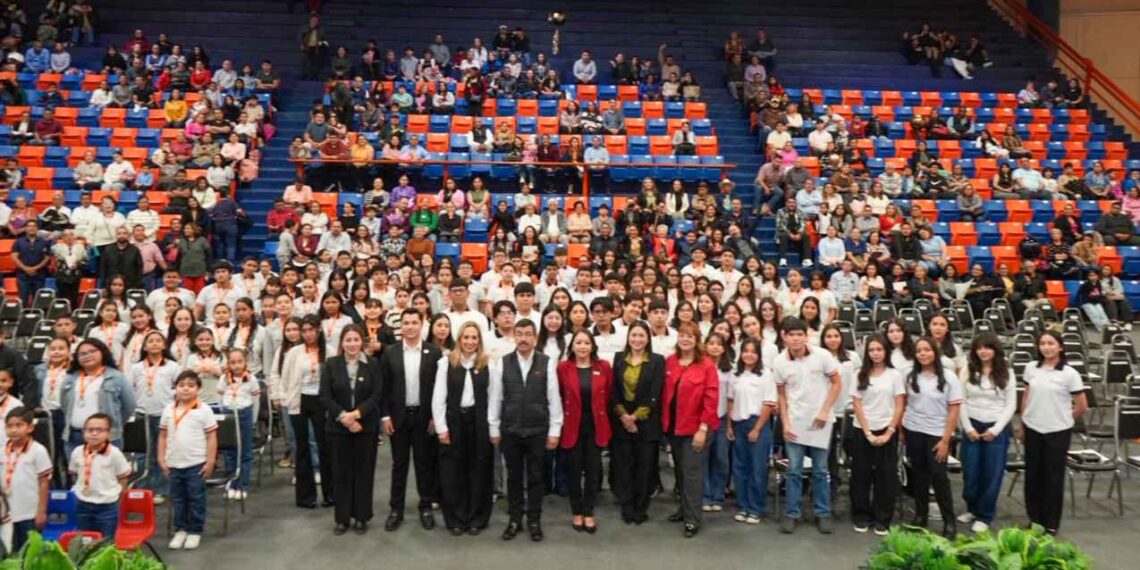 reconocimientos a estudiantes del CEINA