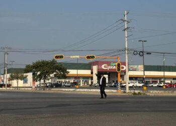 semáforo avenida José Sulaimán en Victoria