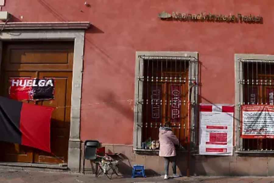 ¿Cuál es el único servicio que Nacional Monte de Piedad mantiene activo pese a la huelga
