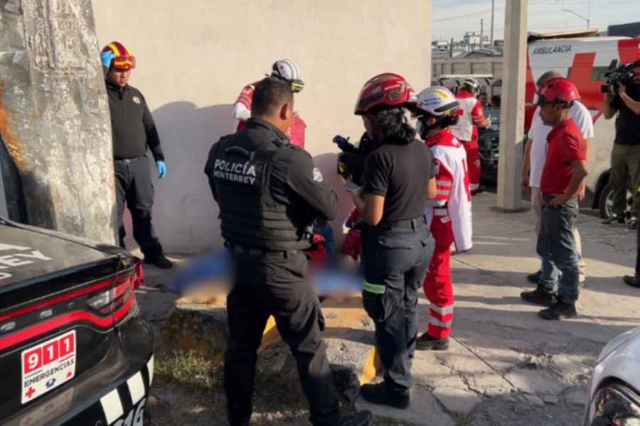 Abuelito se desvanece y pierde la vida frente a una iglesia en Monterrey, Nuevo León