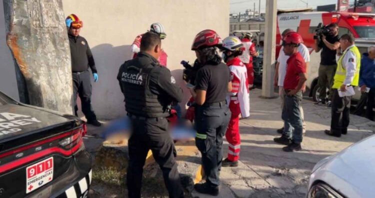 Abuelito se desvanece y pierde la vida frente a una iglesia en Monterrey, Nuevo León