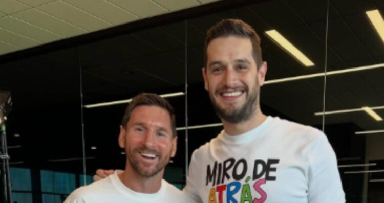 Adrián Marcelo comparte foto con Lionel Messi tras encuentro en podcast