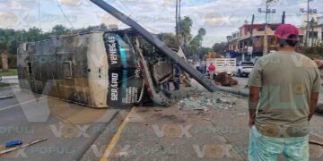 Autobús de la ruta Serapio Venegas-Tampico vuelca tras quedarse sin frenos en Tamaulipas