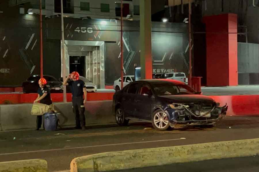 Automovilista causa aparatoso accidente y huye en Avenida Gonzalitos en Monterrey, NL