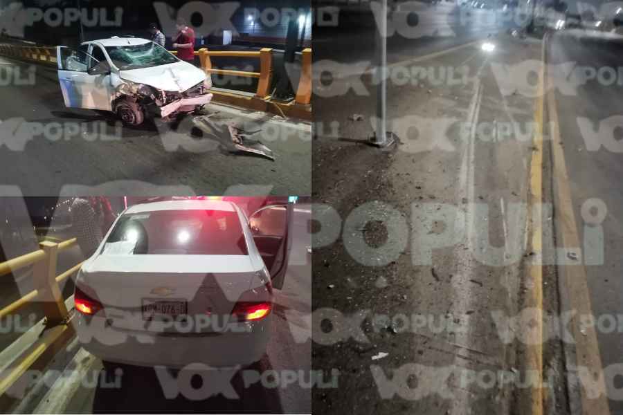 Automovilista se estrella contra dos postes de alumbrado y una macetera en el puente "El Barquito" en Altamira, Tamaulipas