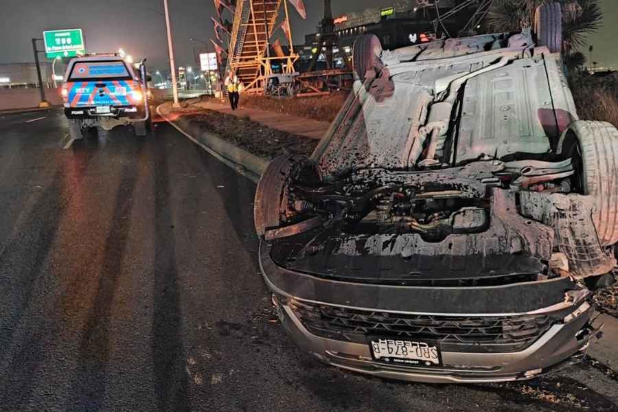Automovilista vuelca tras dormitar en la Colonia Cumbres de Monterrey, NL