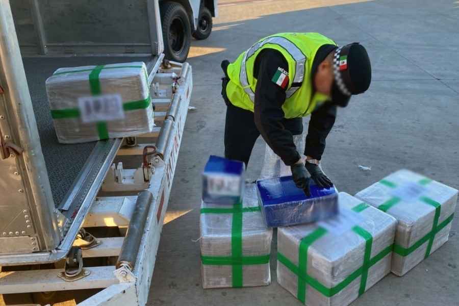 Autoridades aseguran 1,320 vapeadores en el aeropuerto de Hermosillo, Sonora