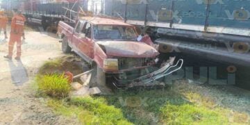 Camioneta es embestida por tren en cruce de Arteli Vía en Altamira, Tamaulipas
