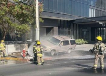 Camioneta tuberías Monterrey