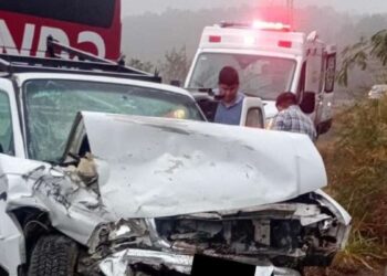 Camioneta y autobús con pasajeros chocan en curva de Llera, Tamaulipas