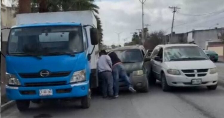 Carambola vehicular deja solo daños materiales en Matamoros, Tamaulipas